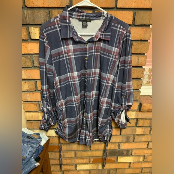 Robert Louis Casual Plaid Button Down Shirt in Blue and Red - Picture 1 of 3